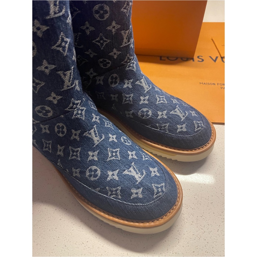 Louis Vuitton X Nigo - LV Cosy Boot in Navy Blue Denim and Shearling - Picture 6 of 14